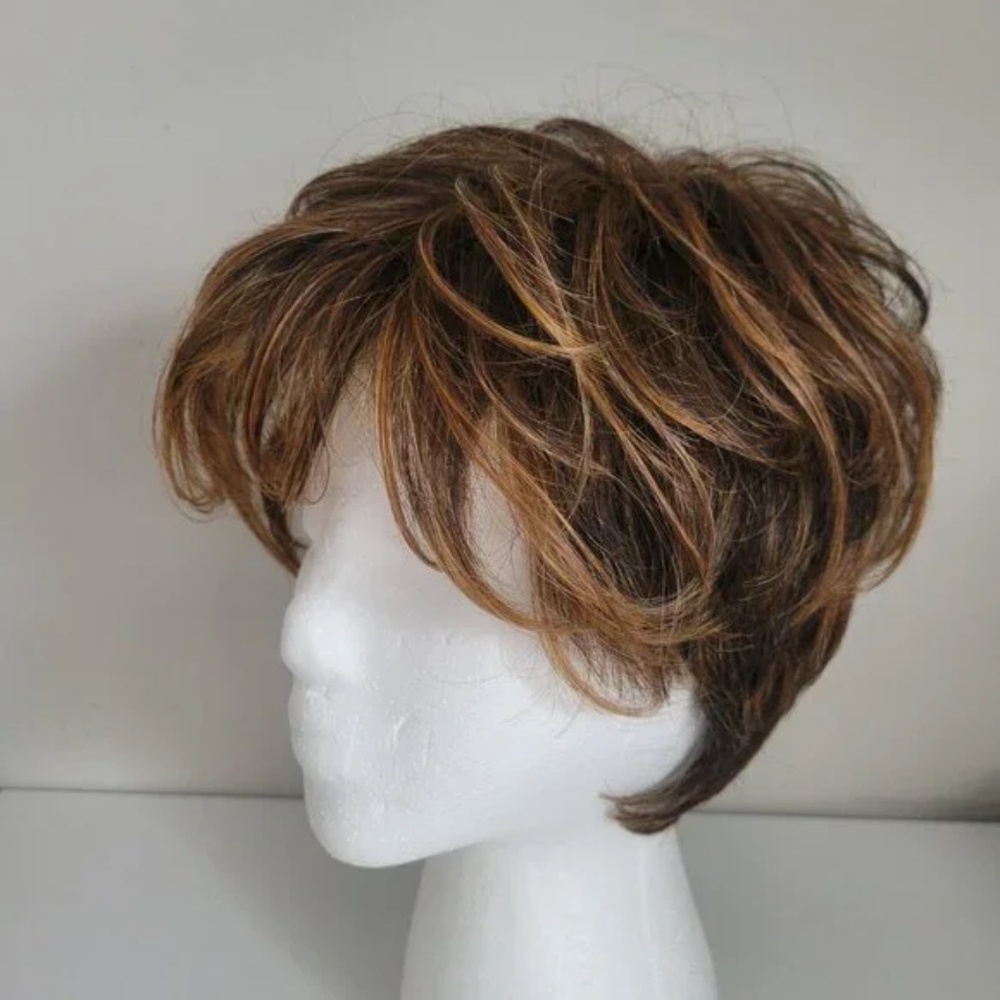 Raquel Welch TRUE2LIFE Heat Friendly Synthetic Hair Short Layered Cut Avg Size